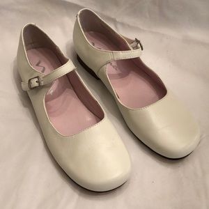 EUC Nina Bonnett Mary Jane Shoes